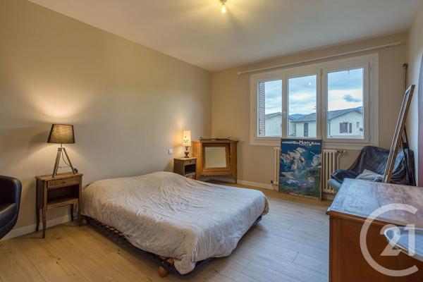 Appartement F4 à vendre  4 pièces - 92,40 m 2   RUMILLY  - 74