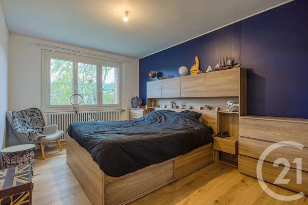 Appartement F4 à vendre  4 pièces - 92,40 m 2   RUMILLY  - 74