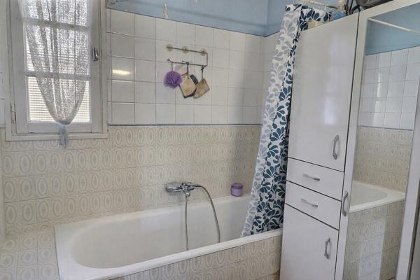 A VENDRE SORGUES Maison 3 pièce(s) 100m²