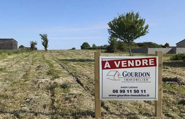 TERRAIN CONSTRUCTIBLE NON VIABILISE - VALENCE EN POITOU