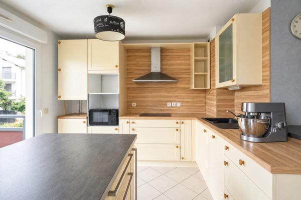 Appartement
         4 pièces
        - 90 m² Exclusivité 409 000 € *