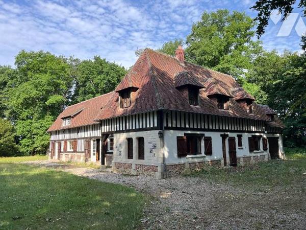 L'étude vous propose une belle propriété située en plein c?ur de Mesnil-En-Ouche à 17 min de BE...