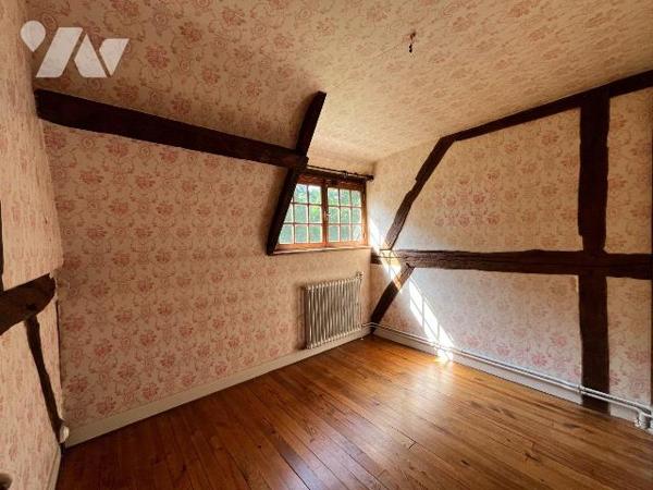 L'étude vous propose une belle propriété située en plein c?ur de Mesnil-En-Ouche à 17 min de BE...