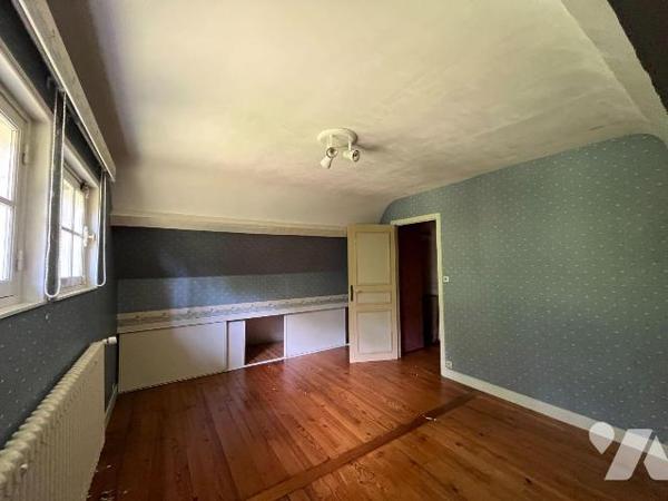 L'étude vous propose une belle propriété située en plein c?ur de Mesnil-En-Ouche à 17 min de BE...