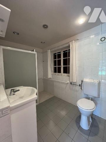 L'étude vous propose une belle propriété située en plein c?ur de Mesnil-En-Ouche à 17 min de BE...