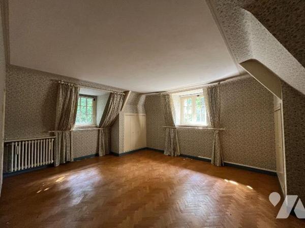 L'étude vous propose une belle propriété située en plein c?ur de Mesnil-En-Ouche à 17 min de BE...