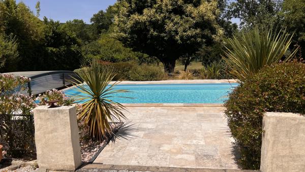 Grande Maison Individuelle avec Jardin et Piscine