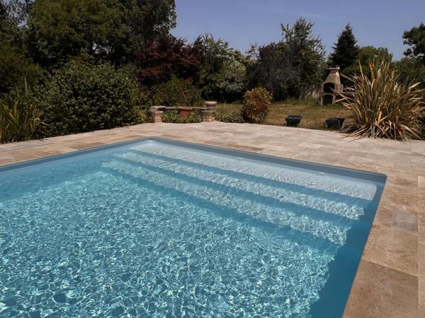 Grande Maison Individuelle avec Jardin et Piscine