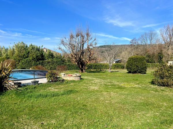 Grande Maison Individuelle avec Jardin et Piscine