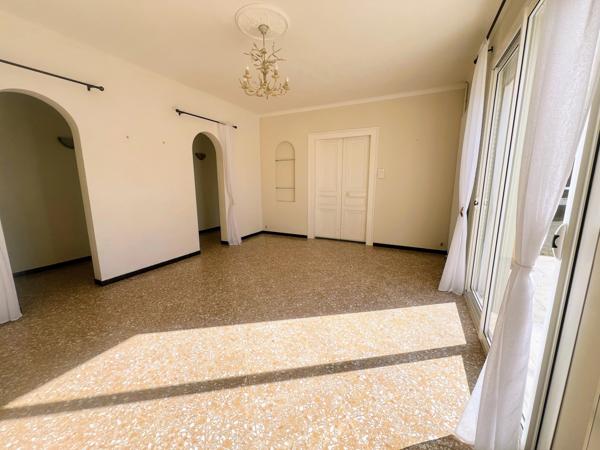Grande Maison Individuelle avec Jardin et Piscine
