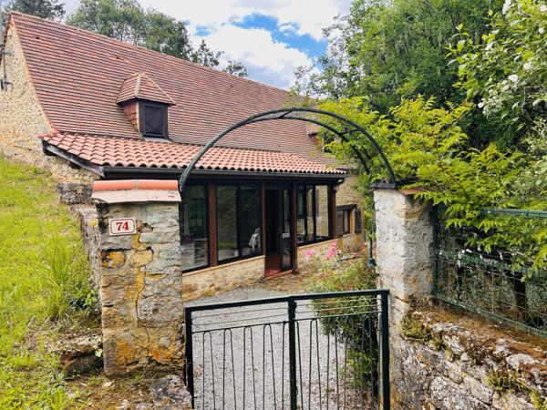Maison de campagne avec maison d'amis, piscine et jardins privés près de Gourdon