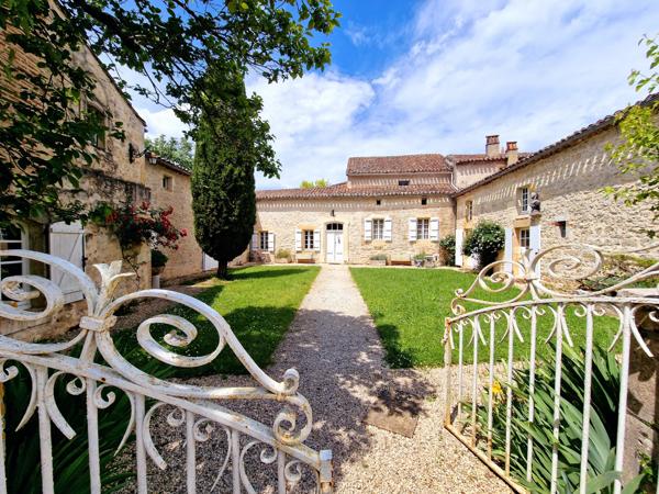 Magnifique propriété avec deux piscines sur les rives du Lot