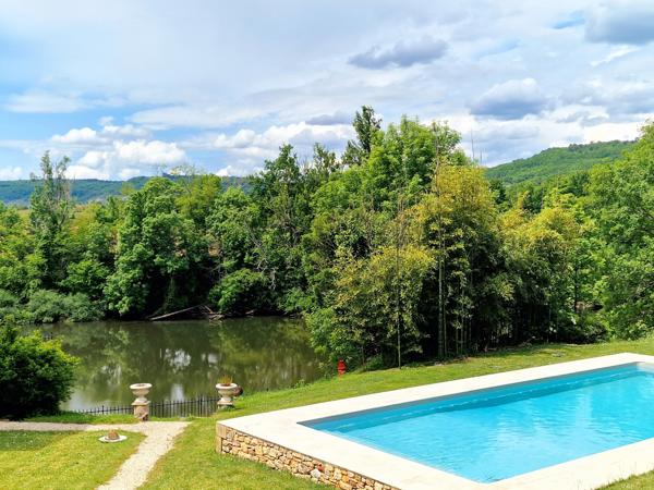 Magnifique propriété avec deux piscines sur les rives du Lot