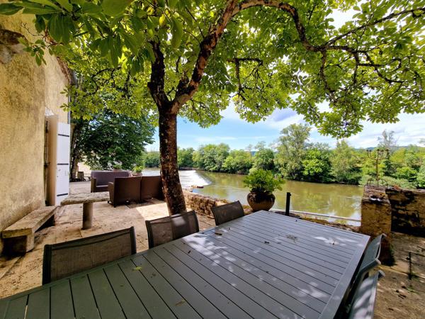 Magnifique propriété avec deux piscines sur les rives du Lot