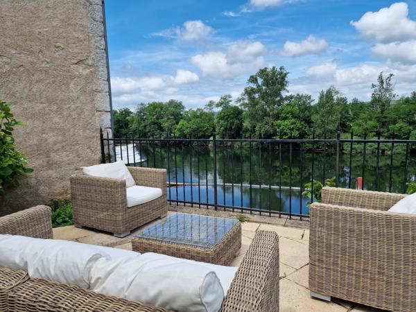 Magnifique propriété avec deux piscines sur les rives du Lot