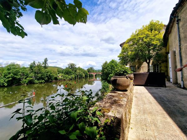 Magnifique propriété avec deux piscines sur les rives du Lot