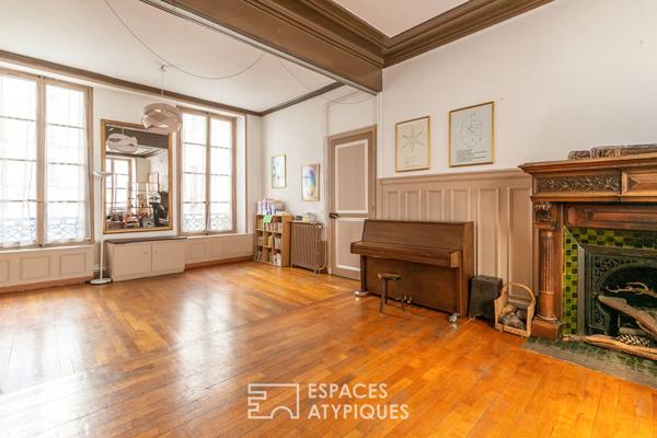 Volumes d’exception et charme du XVIIIème à deux pas de l’Hôtel de Ville