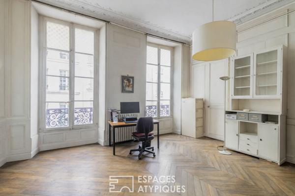 Volumes d’exception et charme du XVIIIème à deux pas de l’Hôtel de Ville