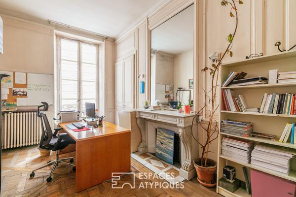 Volumes d’exception et charme du XVIIIème à deux pas de l’Hôtel de Ville