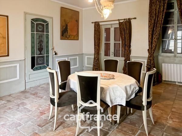 Ancien hôtel particulier de 7 Chambres avec terrasse toit, jardin, salle de cinéma, salle de théâtre, divers salons