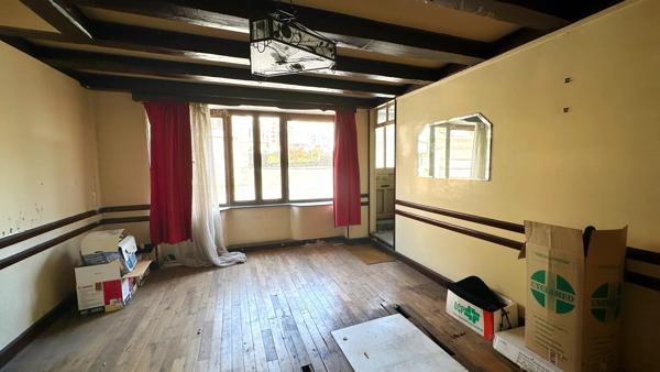 Quatre bâtiments offrant un fort potentiel au cœur d'une ville en plein essor