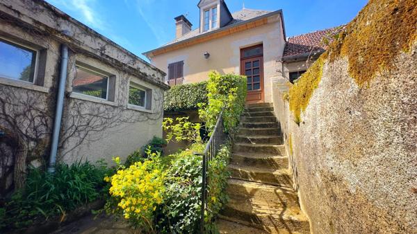 Quatre bâtiments offrant un fort potentiel au cœur d'une ville en plein essor