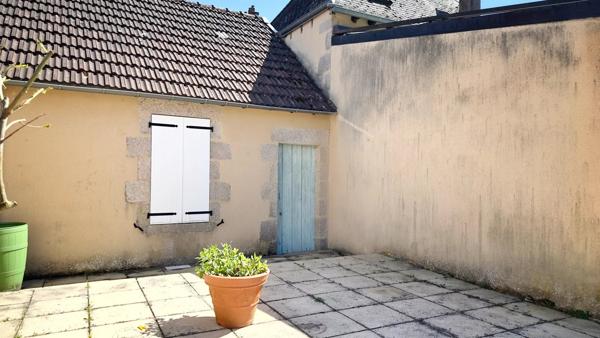 Quatre bâtiments offrant un fort potentiel au cœur d'une ville en plein essor