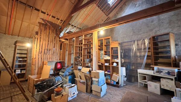 Quatre bâtiments offrant un fort potentiel au cœur d'une ville en plein essor