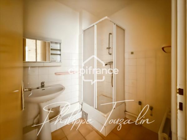 Dpt Vienne (86), à vendre CHATELLERAULT Immeuble de rapport – 220 m² – 8 logements – Quartier historique CHATELLERAULT (86)