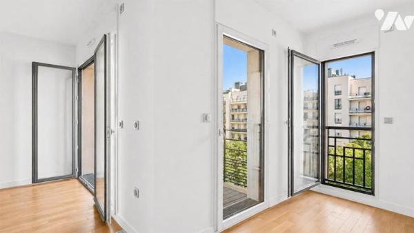 NEUILLY SUR SEINE - ILE DE LA JATTE - 5 PIECES AVEC BALCON/TERRASSE. ETAGE ELEVE.