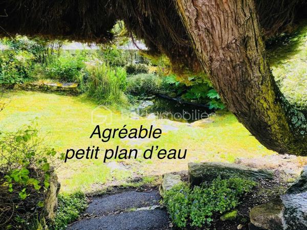 ''Exclusivité''
Maison COUP DE COEUR d'environ 150 M² Habitable. 
Située en toute proximité du secteur Le SAINDO/SALARUN sur la commune de THEIX-NOYALO  ( Nord-Est de Vannes ) et à 10 Minutes du centre ville de Vannes , cette maison d'architecte datant
de 1991 vous surprendra par son aspect et le charme qu'elle dégage.
Lotissement Résidentiel avec peu de passage.
Un extension à également été réalisée en 2004.
Un terrain entièrement clos et agréable d'environ 1000 M² avec son jardin bucolique équipé d'un petit bassin.
Maison avec orientation SUD.
Ce bien se compose sur la partie RDC d'un garage avec une pièce buanderie et d'une cave d'environ 7M² en sous-sol.
Une cuisine ouverte sur un Séjour/Salle à manger équipée d'une cheminée à insert.
Une chambre avec salle d'eau et un WC individuel.
L'extension 2004 vous propose un salon TV avec salle à manger.
Sur la partie supérieure de cette extension , Une chambre avec salle d'eau et WC pouvant accueillir vos amis et donnant sur un balcon extérieur.
A l'étage de ce bien , Quatre chambres , une salle de bain et un WC individuel.
Chauffage au sol GAZ.
Classement Energétique C.
Raccordement tout à l'égout.
Information complémentaire , ce bien pouvant être séparé en deux parties après quelques modifications dans le cadre d'une location Airbnb ou Autres permettant des revenus complémentaires ou la possibilité
de loger de la famille.