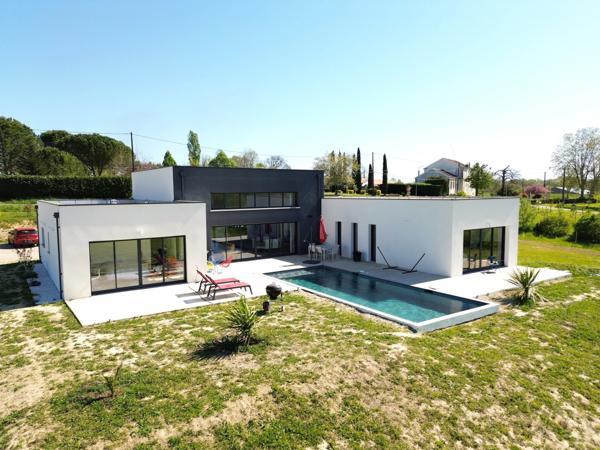 Maison contemporaine avec piscine et vaste terrain – Miramont-de-Guyenne