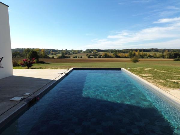 Maison contemporaine avec piscine et vaste terrain – Miramont-de-Guyenne