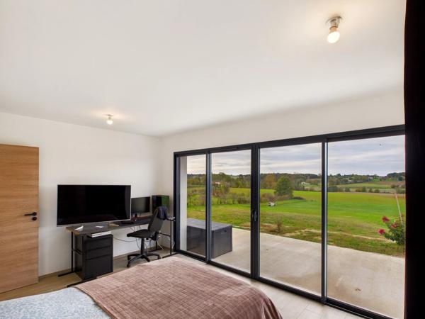 Maison contemporaine avec piscine et vaste terrain – Miramont-de-Guyenne