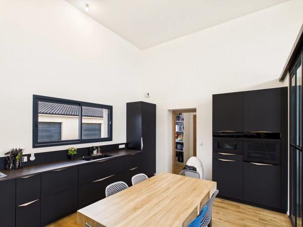 Maison contemporaine avec piscine et vaste terrain – Miramont-de-Guyenne