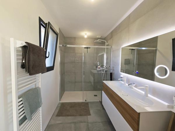 Maison contemporaine avec piscine et vaste terrain – Miramont-de-Guyenne