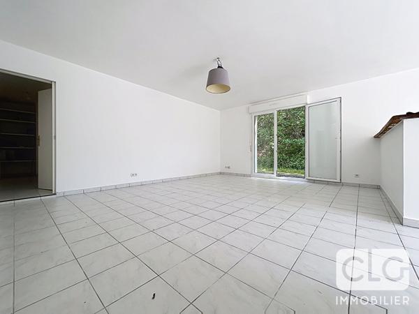 POULDREUZIC - Appartement T3 avec terrasse, jardin et parking