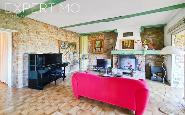 Saint-Jean-du-Gard (30270) Propriété comprenant deux maisons dont une avec piscine intérieure chauffée