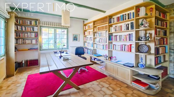 Saint-Jean-du-Gard (30270) Propriété comprenant deux maisons dont une avec piscine intérieure chauffée