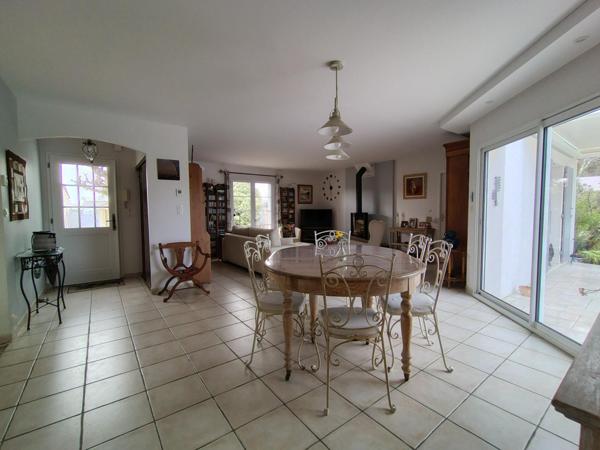 Beau plain-pied 4 chambres piscine chauffée