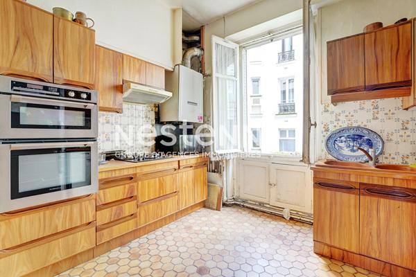 Exclusivité - Paris 17ème - Arc de Triomphe / Ternes - Appartement de 180 m2 - Deux services - Double cave - À rénover