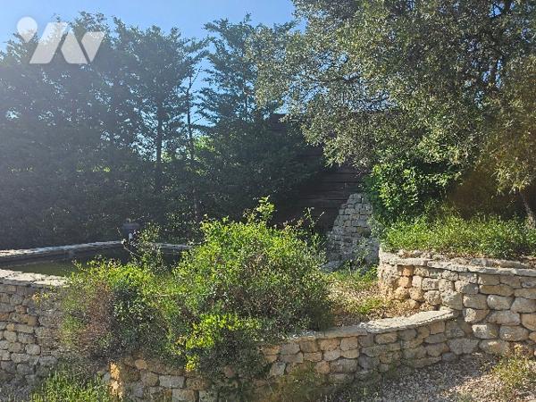 Magnifique Villa de 200m² en position dominante élevée sur sous-sol total et édifiée sur 10.000m².