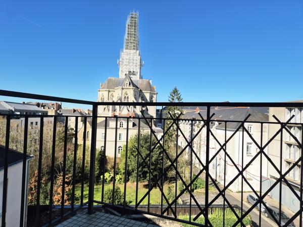 Appartement
                                                                                                                                                                                                                                                                                                                        3 pièce(s)                                                                                                                                                                                                          2 chambre(s)                                                                                                                                                                                                          81  m²