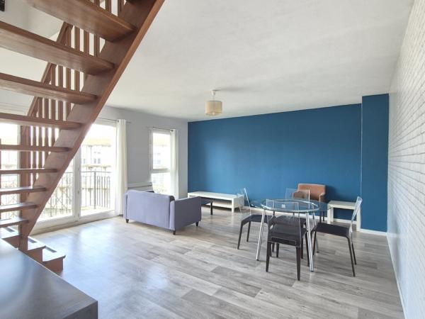 Appartement
                                                                                                                                                                                                                                                                                                                        3 pièce(s)                                                                                                                                                                                                          2 chambre(s)                                                                                                                                                                                                          81  m²