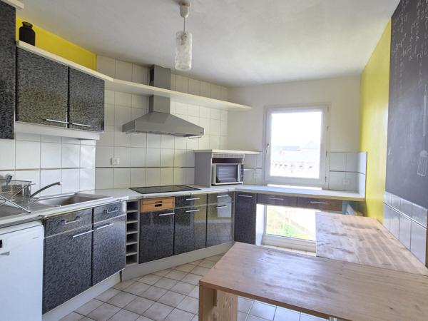 Appartement
                                                                                                                                                                                                                                                                                                                        3 pièce(s)                                                                                                                                                                                                          2 chambre(s)                                                                                                                                                                                                          81  m²