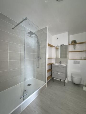 Appartement
                                                                                                                                                                                                                                                                                                                        3 pièce(s)                                                                                                                                                                                                          2 chambre(s)                                                                                                                                                                                                          81  m²