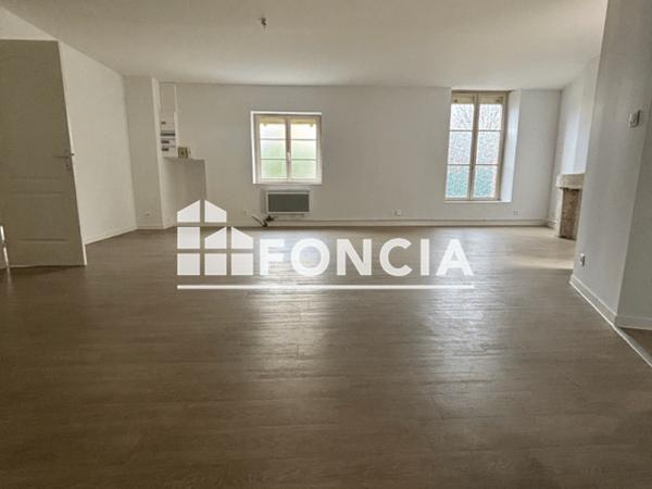 Location Appartement 2 pièces 69.37 m² - 13 PLACE DE L'HOTEL DE VILLE Chateau Du Loir 72500