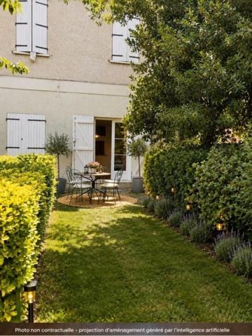 Studio mezzanine avec jardin privatif à deux pas du Champ-de-Mars