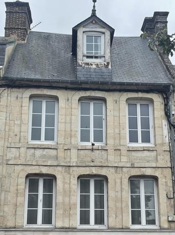 Appartement
         5 pièces
        - 130 m² 199 500 € *