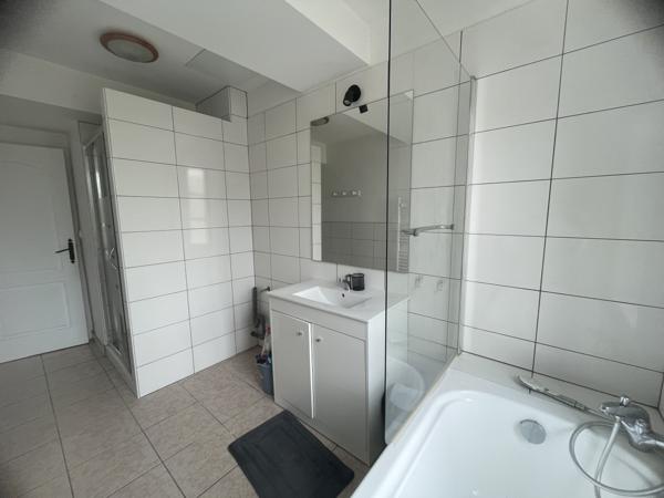 Appartement
         5 pièces
        - 130 m² 199 500 € *